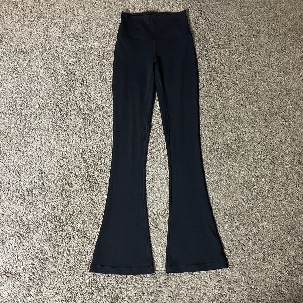 Lululemon Size 4 Align High Rise Mini Flared Pant 32" Black Regular